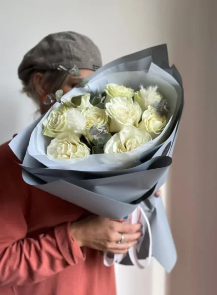 Букет из 9 белых роз