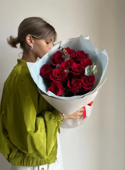Букет из 11 очаровательных красных роз