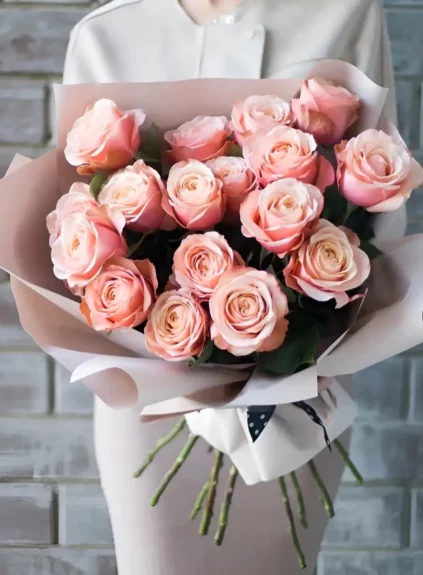 Букет из 17 розовых роз