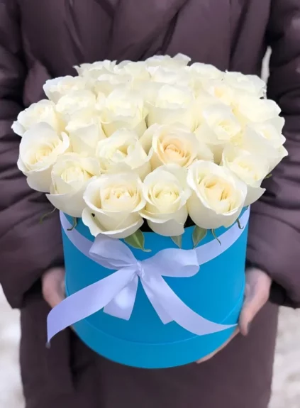 31 белая роза в коробке
