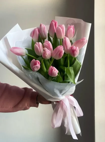 15 розовых тюльпанов