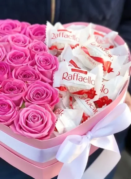 Сердце из роз и конфет
