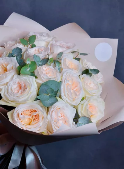 Белые пионовидные розы White O’hara